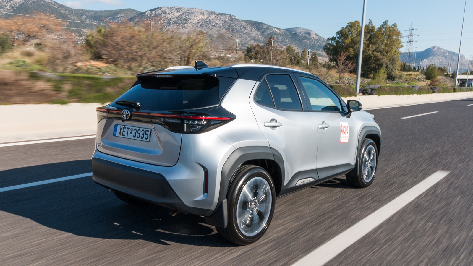 Οι κλίσεις του αμαξώματος είναι περιορισμένες, με τη ποιότητα κύλισης να είναι άκρως ικανοποιητική